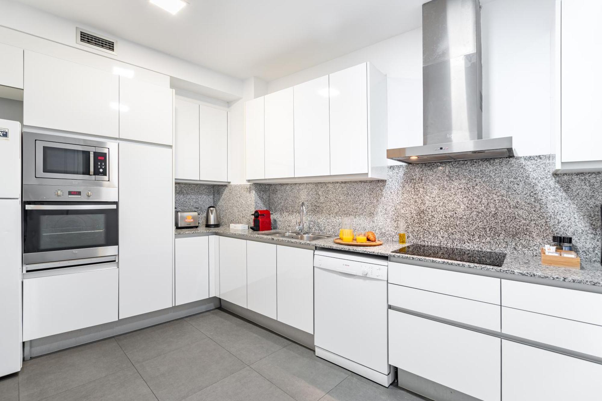3 bedroom apartment balcony,1596034772:JPEG